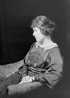 Miss Hasbrouck, portrait photograph, 1918 Nov. 23. Creator: Arnold Genthe