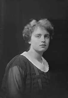 Miss Hoadley, portrait photograph, 1918 Dec. 7. Creator: Arnold Genthe