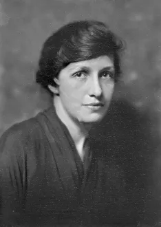 Miss Holly Blake, portrait photograph, 1918 July 9. Creator: Arnold Genthe