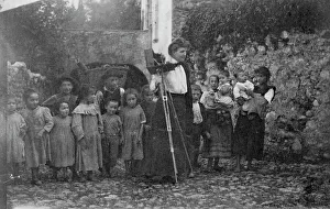 Tripod Prints: Miss Johnston & audience, Lake Como
