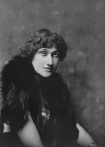 Fox Fur Prints: Miss Katherine Richards, portrait photograph, 1917 Dec. Creator: Arnold Genthe