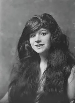 Miss La Rue, portrait photograph, 1918 May. Creator: Arnold Genthe