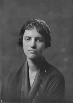 Miss Larrabee, portrait photograph, 1919 Apr. 23. Creator: Arnold Genthe
