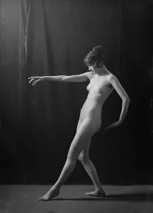 Miss Lina Grossman, portrait photograph, 1918 Dec. 7. Creator: Arnold Genthe