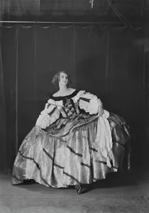 Ruffle Prints: Miss Lindahl, portrait photograph, 1918 Oct. 1. Creator: Arnold Genthe