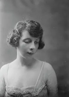 Miss Lorna Mallinson, portrait photograph, 1918 Nov. 15. Creator: Arnold Genthe