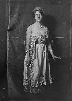 Scallop Prints: Miss Lucy Patterson, portrait photograph, 1918 Dec. 7. Creator: Arnold Genthe
