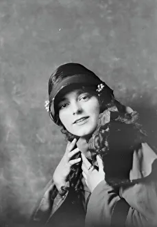 Miss Madrienne La Barre, portrait photograph, 1917 Dec. 1. Creator: Arnold Genthe