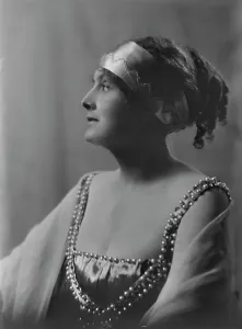 Beadwork Prints: Miss Marcia Van Dresser, portrait photograph, 1919 Oct. 4. Creator: Arnold Genthe