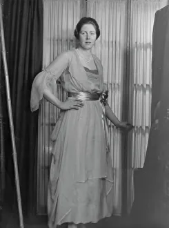 Miss Margaret Payson, portrait photograph, 1918 Mar. 16. Creator: Arnold Genthe