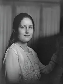 Miss Marion Tully, (Babcock), portrait photograph, 1918 Mar. 12. Creator: Arnold Genthe