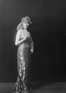 Miss Mary Cunningham, portrait photograph, 1918 Dec. 18. Creator: Arnold Genthe