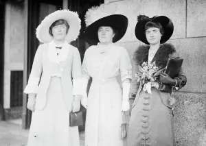 Handbag Prints: Miss N. Mack, Mrs. N.E. Mack, Miss H. Mack, 1912. Creator: Bain News Service