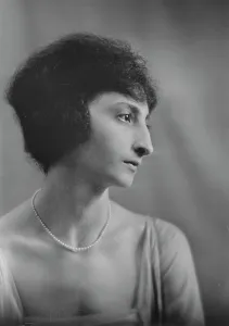 Miss Renee Schmoll, portrait photograph, 1919 Apr. 7. Creator: Arnold Genthe