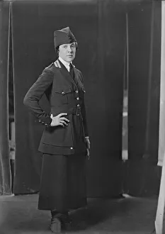 Miss S. Dowman, portrait photograph, 1918 Oct. 26. Creator: Arnold Genthe