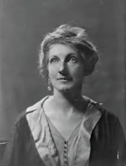 Miss Sally Flagg, portrait photograph, 1918 June 11. Creator: Arnold Genthe