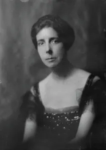 Miss S.B. Hill, portrait photograph, 1917 Dec. Creator: Arnold Genthe