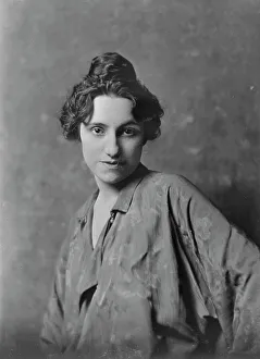 Miss Schellig, portrait photograph, 1919 Aug. 11. Creator: Arnold Genthe