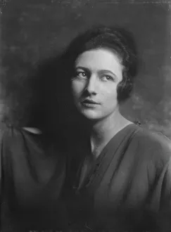 Mme. Turbau, portrait photograph, 1918 Feb. 14. Creator: Arnold Genthe