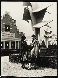 Delaunay Prints: Models wearing dresses by Sonia Delaunay in front of the Arbre Cubiste (Cubist Tree) by