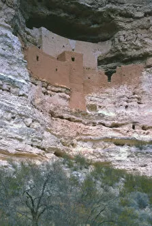 Arizona Collection: Montezuma Castle located on a hilltop in the Green River valley