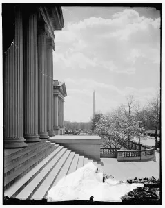 Monument and Treas. columns, between 1910 and 1920. Creator: Harris & Ewing. Monument and Treas. columns, between 1910 and 1920. Creator: Harris & Ewing