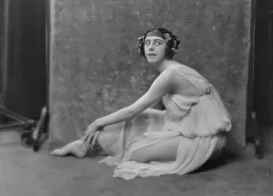 Anxious Prints: Moore, Dulcie, Miss, portrait photograph, between 1916 and 1918. Creator: Arnold Genthe