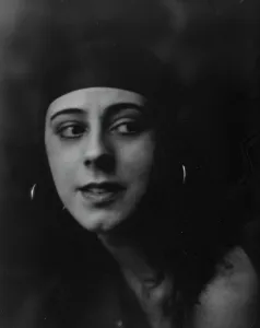 Headwrap Prints: Moore, Dulcie, Miss, portrait photograph, between 1916 and 1918. Creator: Arnold Genthe