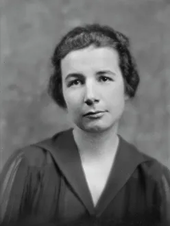 Moore, M. Miss, portrait photograph, 1917. Creator: Arnold Genthe