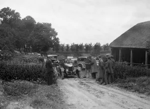 Junior Car Club Prints: Morris Oxford and 1929 Crossley at the JCC Inter-Centre Rally, 1932. Artist: Bill Brunell