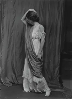 Headache Prints: Morton, Isabella, Miss, 1913 Feb. 5. Creator: Arnold Genthe