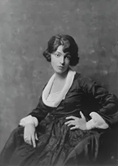 Questioning Prints: Moss, Marion Joy, Miss, portrait photograph, 1917 Aug. 30. Creator: Arnold Genthe