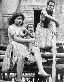 Peoples Of The World In Pictures Gallery: A mother and her child, Papua, New Guinea, 1936.Artist: Ewing Galloway