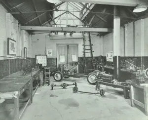 Mechanics Prints: Motor car engine laboratory, Borough Polytechnic, Southwark, London, 1936