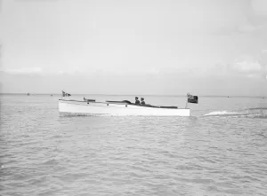 Port Broadside Prints: The motor launch Wendy under way, 1913. Creator: Kirk & Sons of Cowes