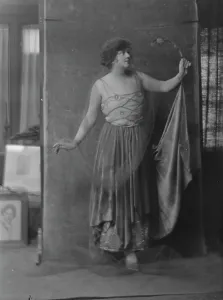 Mott-Smith, May, Miss, portrait photograph, between 1916 and 1923. Creator: Arnold Genthe