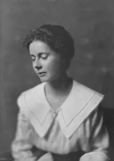 Modesty Prints: Moulton, Miss, portrait photograph, 1916 Apr. 27/. Creator: Arnold Genthe