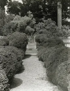 Mount Vernon, George Washington house, George Washington Parkway, Mount Vernon, Virginia, c1894. Creator: Frances Benjamin Johnston. Mount Vernon, George Washington house, George Washington Parkway, Mount Vernon, Virginia, c1894