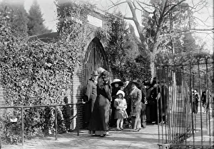 Mount Vernon - Tomb of Washington, 1911. Creator: Harris & Ewing. Mount Vernon - Tomb of Washington, 1911. Creator: Harris & Ewing