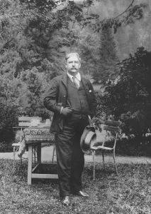 Racehorse Owner Prints: Mr. George Edwardes, 1911