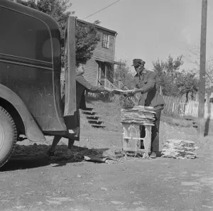 Mr. and Mrs. Venue Alsobrook wrapping papers for the government salvage... Washington, D.C. 1942. Creator: Gordon Parks Mr. and Mrs. Venue Alsobrook wrapping papers for the government salvage... Washington, D.C. 1942. Creator: Gordon Parks