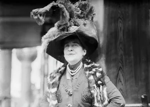 Eccentric Prints: Mrs. A. Crocker Gourand [i.e. Gouraud], 1911. Creator: Bain News Service