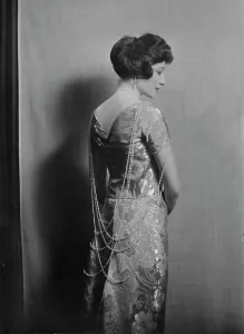 Necklaces Prints: Mrs. Allan Lehman, portrait photograph, 1918 Dec. 31. Creator: Arnold Genthe