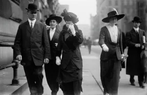 Herman Rosenthal Prints: Mrs. [Alva] Belmont at gunmen's trial, 1912. Creator: Bain News Service