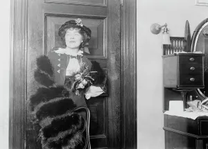 Hand Warmer Prints: Mrs. B.B. Lindsey, between c1910 and c1915. Creator: Bain News Service