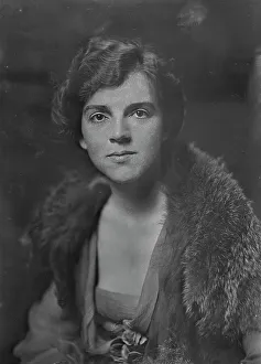 Stole Prints: Mrs. C. Gardner, portrait photograph, 1918 Sept. 12. Creator: Arnold Genthe