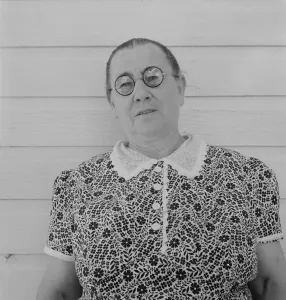 Mrs. Chris Ament who has lived for thirty three years on dry... south of Quincy, Washington, 1939 Mrs. Chris Ament who has lived for thirty three years on dry... south of Quincy, Washington, 1939