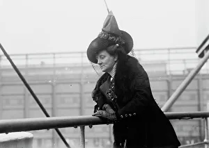 Leaning Forward Prints: Mrs. Curtis Guild, between c1910 and c1915. Creator: Bain News Service