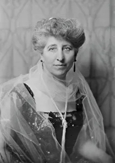 Mrs. Dickey, portrait photograph, 1918 May. Creator: Arnold Genthe