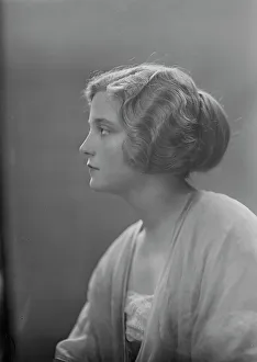 Marcel Wave Prints: Mrs. E.H. Roselle, portrait photograph, 1918 Nov. 22. Creator: Arnold Genthe